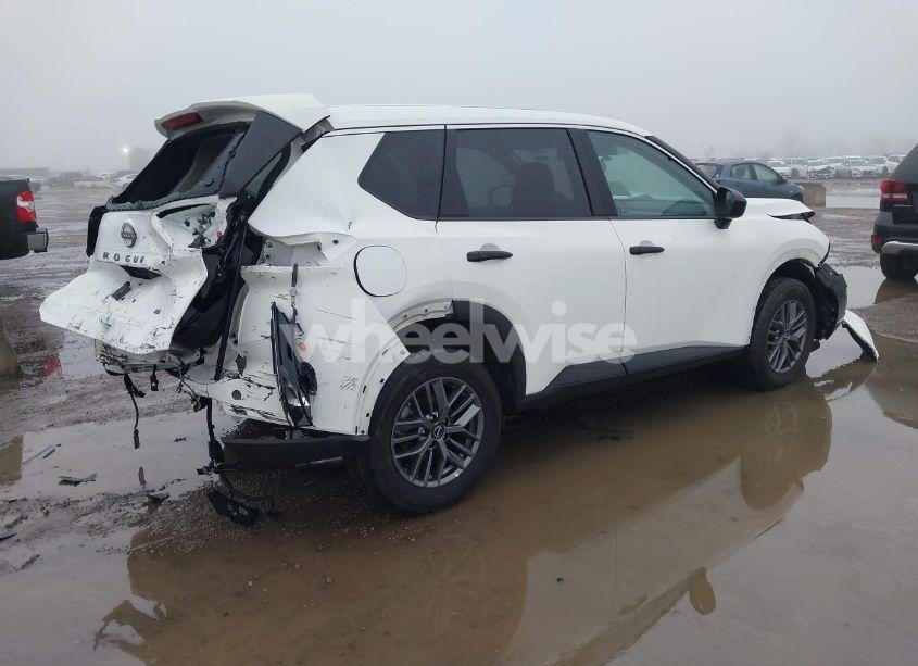 Photo 4 of 2024 Nissan Rogue S INTELLIGENT AWD (VIN 5N1BT3AB7RC671402)