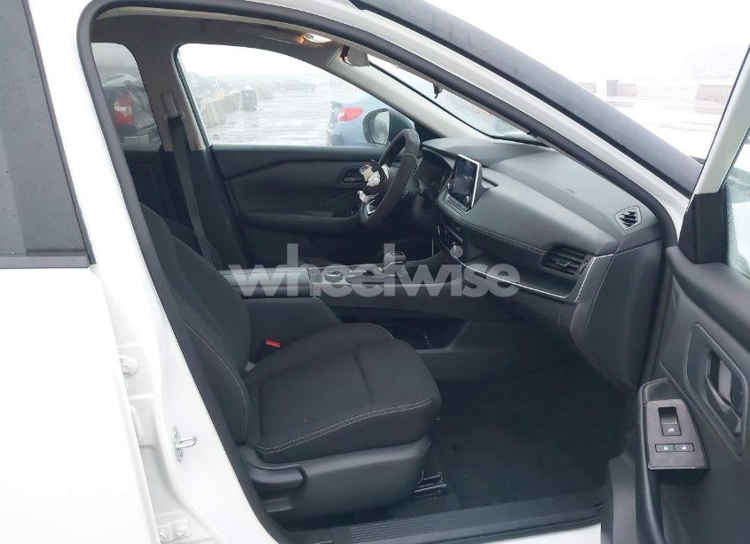 Photo 5 of 2024 Nissan Rogue S INTELLIGENT AWD (VIN 5N1BT3AB7RC671402)