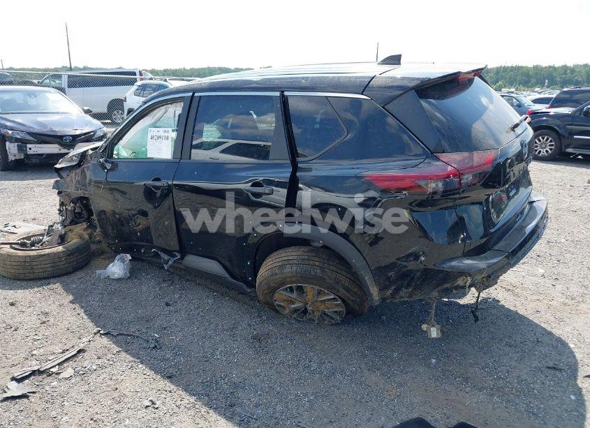 Photo 3 of 2024 Nissan Rogue S INTELLIGENT AWD (VIN 5N1BT3ABXRC726960)