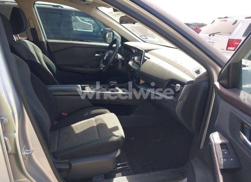 Photo 5 of 2022 Nissan Rogue SV FWD (VIN 5N1BT3BA0NC686517)