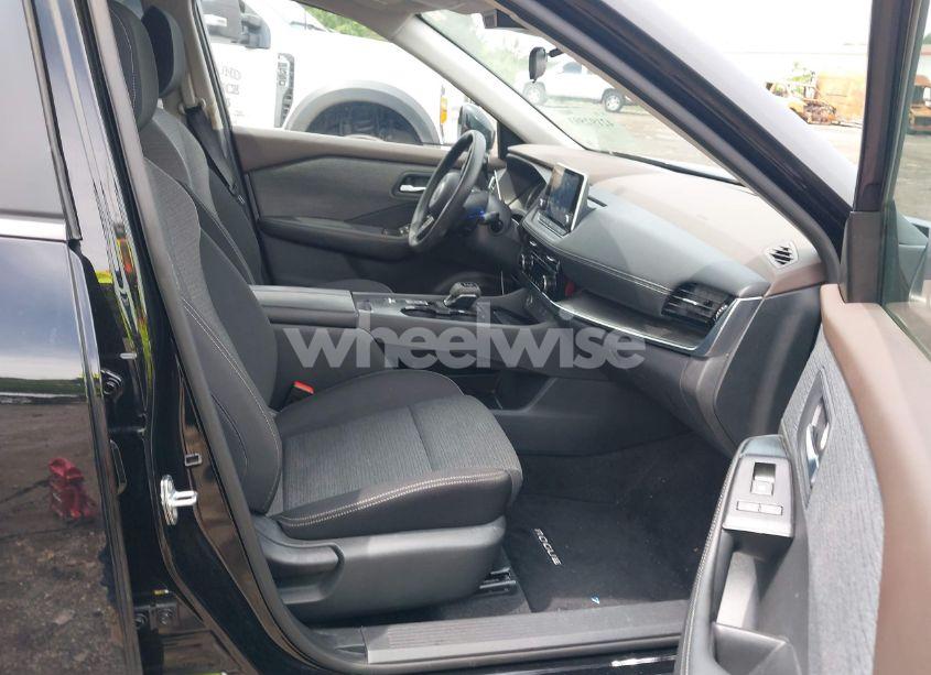 Photo 5 of 2022 Nissan Rogue SV FWD (VIN 5N1BT3BA0NC727566)