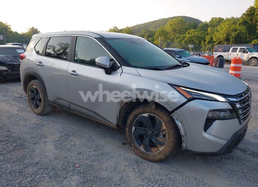 2024 Nissan Rogue SV FWD (VIN 5N1BT3BA0RC726150) main photo