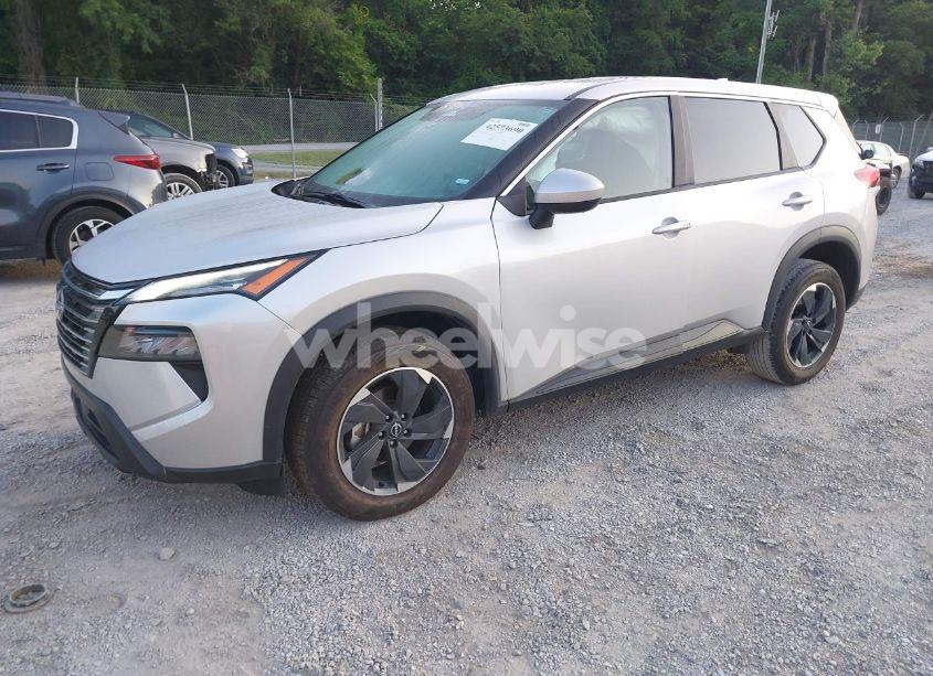 Photo 2 of 2024 Nissan Rogue SV FWD (VIN 5N1BT3BA0RC726150)