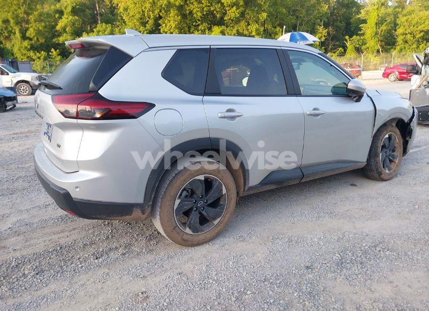 Photo 4 of 2024 Nissan Rogue SV FWD (VIN 5N1BT3BA0RC726150)