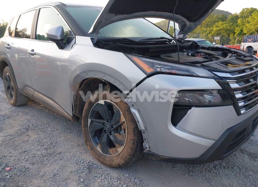 Photo 6 of 2024 Nissan Rogue SV FWD (VIN 5N1BT3BA0RC726150)