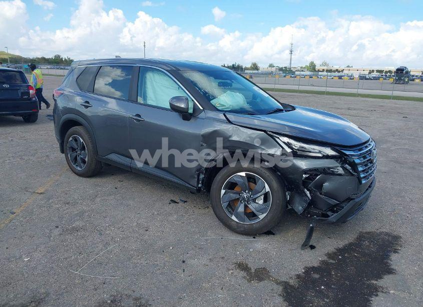 2024 Nissan Rogue SV FWD (VIN 5N1BT3BA0RC742610) main photo