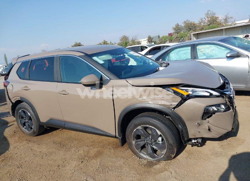 Photo 14 of 2024 Nissan Rogue SV FWD (VIN 5N1BT3BA0RC756040)