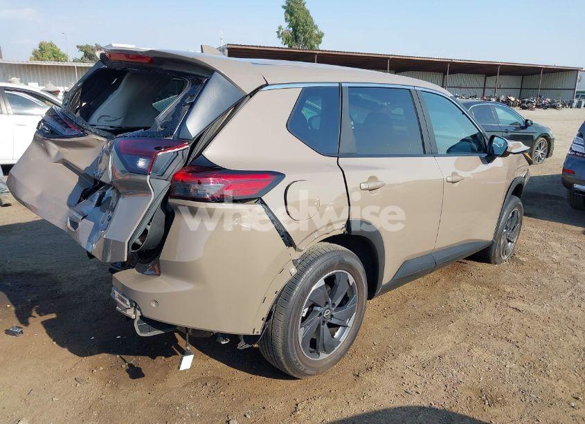 Photo 4 of 2024 Nissan Rogue SV FWD (VIN 5N1BT3BA0RC756040)