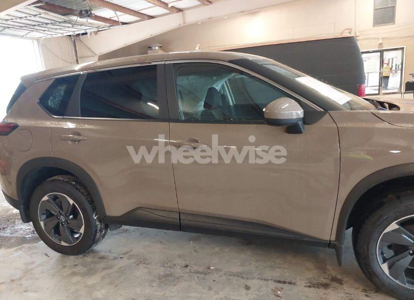 Photo 13 of 2024 Nissan Rogue SV FWD (VIN 5N1BT3BA0RC756233)