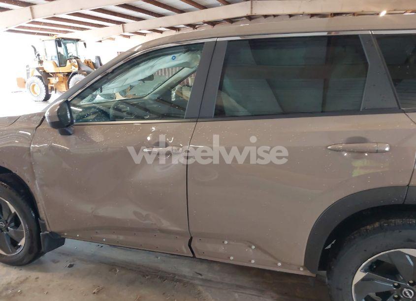 Photo 14 of 2024 Nissan Rogue SV FWD (VIN 5N1BT3BA0RC756233)