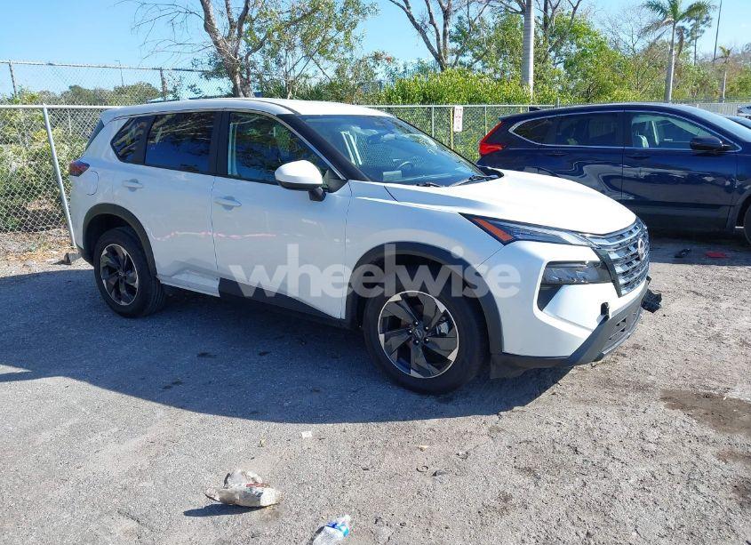 2024 Nissan Rogue SV FWD (VIN 5N1BT3BA2RC679588) main photo