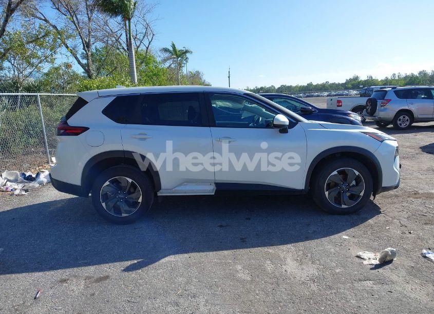 Photo 14 of 2024 Nissan Rogue SV FWD (VIN 5N1BT3BA2RC679588)