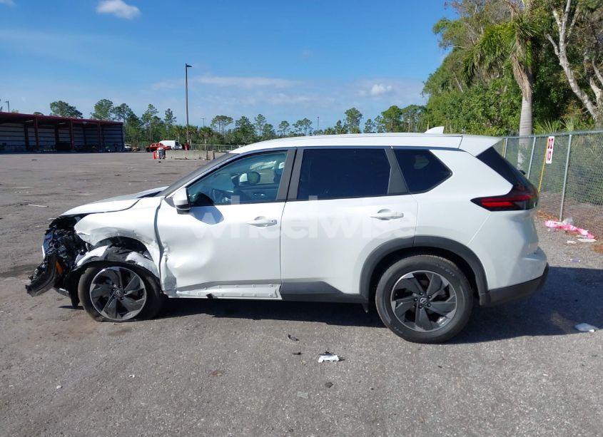 Photo 15 of 2024 Nissan Rogue SV FWD (VIN 5N1BT3BA2RC679588)