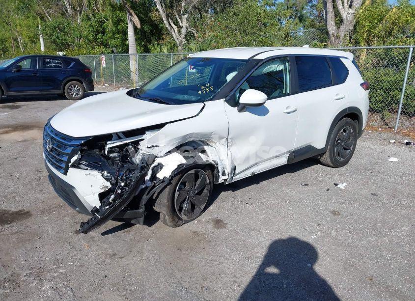 Photo 2 of 2024 Nissan Rogue SV FWD (VIN 5N1BT3BA2RC679588)