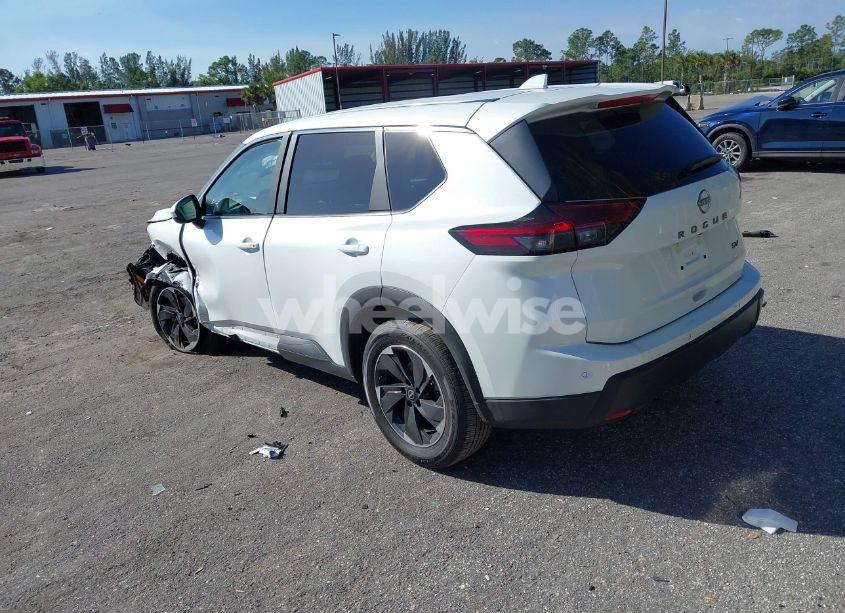 Photo 3 of 2024 Nissan Rogue SV FWD (VIN 5N1BT3BA2RC679588)