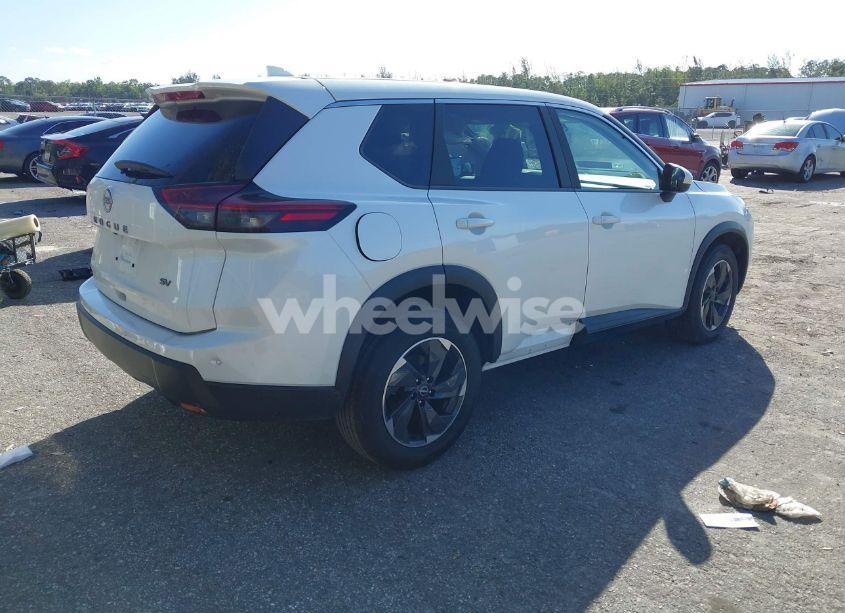 Photo 4 of 2024 Nissan Rogue SV FWD (VIN 5N1BT3BA2RC679588)