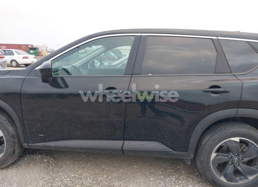 Photo 14 of 2024 Nissan Rogue SV FWD (VIN 5N1BT3BA2RC694298)