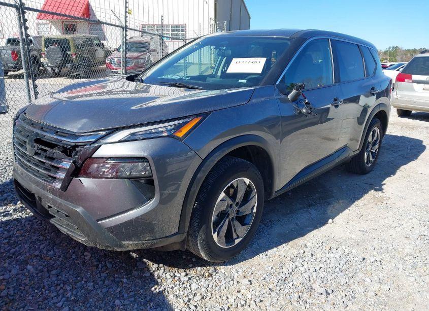 Photo 2 of 2024 Nissan Rogue SV FWD (VIN 5N1BT3BA2RC700911)