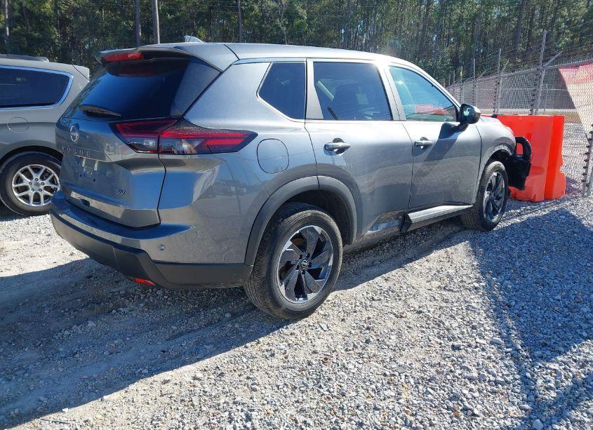 Photo 4 of 2024 Nissan Rogue SV FWD (VIN 5N1BT3BA2RC700911)