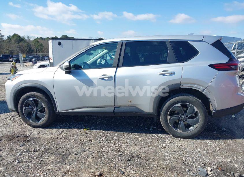 Photo 14 of 2024 Nissan Rogue SV FWD (VIN 5N1BT3BA3RC680166)