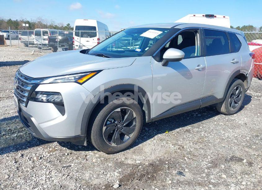 Photo 2 of 2024 Nissan Rogue SV FWD (VIN 5N1BT3BA3RC680166)