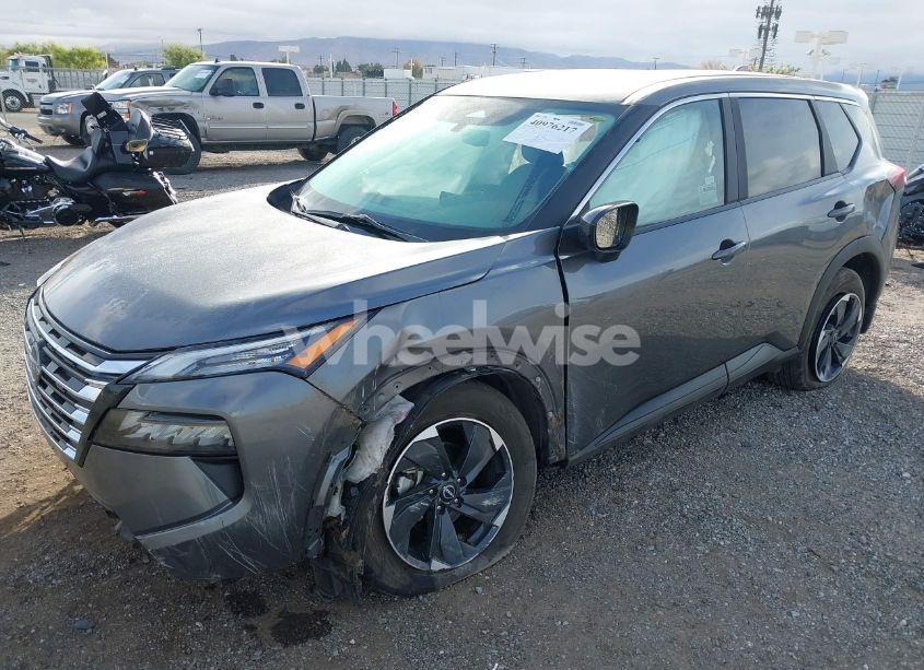 Photo 2 of 2024 Nissan Rogue SV FWD (VIN 5N1BT3BA3RC739958)