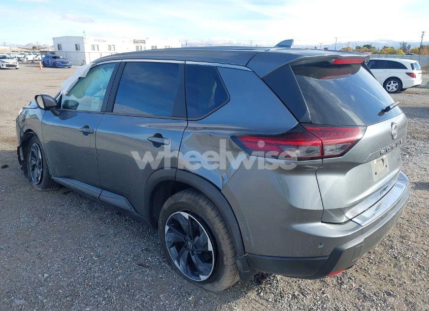 Photo 3 of 2024 Nissan Rogue SV FWD (VIN 5N1BT3BA3RC739958)