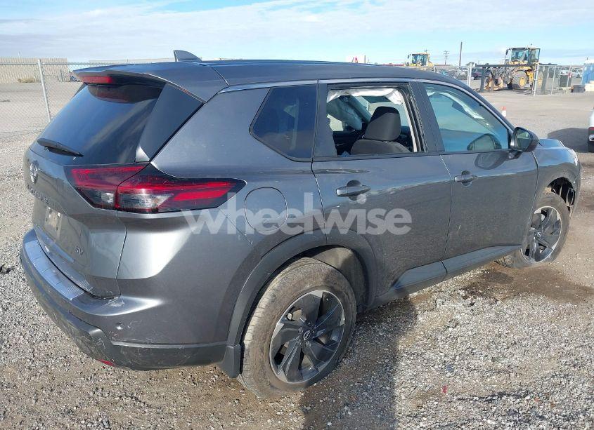 Photo 4 of 2024 Nissan Rogue SV FWD (VIN 5N1BT3BA3RC739958)