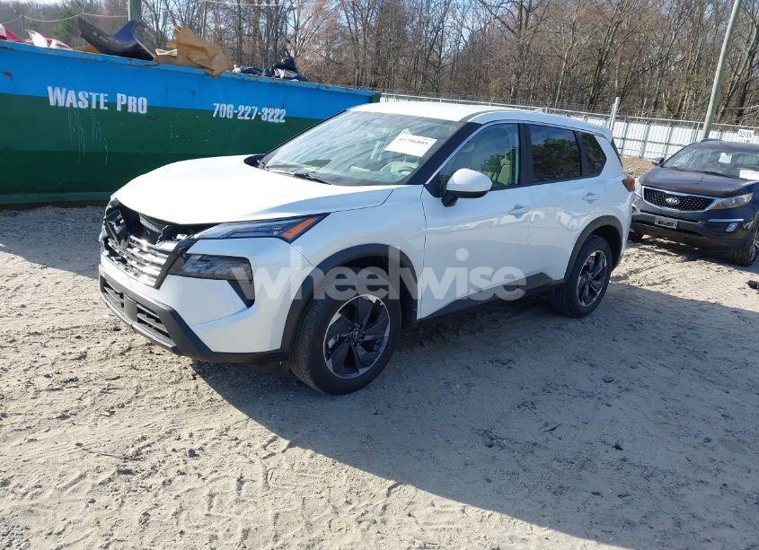 Photo 2 of 2025 Nissan Rogue SV FWD (VIN 5N1BT3BA3SC778202)