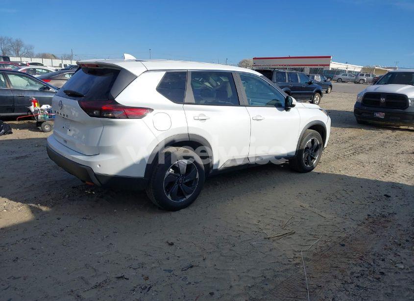 Photo 4 of 2025 Nissan Rogue SV FWD (VIN 5N1BT3BA3SC778202)