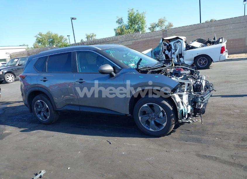 Photo 14 of 2025 Nissan Rogue SV FWD (VIN 5N1BT3BA3SC823736)
