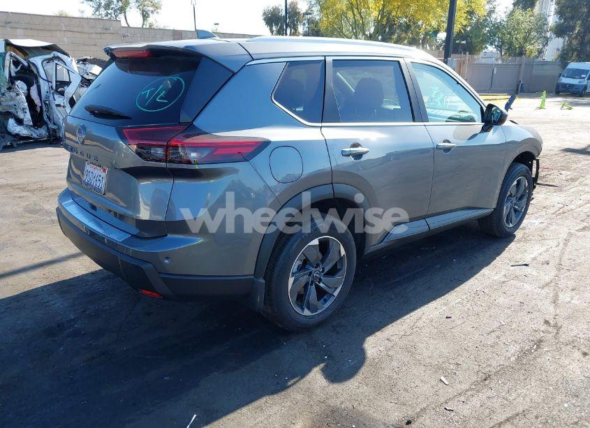 Photo 4 of 2025 Nissan Rogue SV FWD (VIN 5N1BT3BA3SC823736)