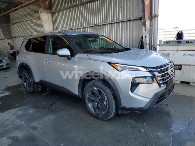 Photo 4 of 2025 NISSAN ROGUE SV (VIN 5N1BT3BA3SC826832)