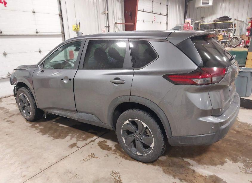 Photo 3 of 2024 Nissan Rogue SV FWD (VIN 5N1BT3BA4RC673002)