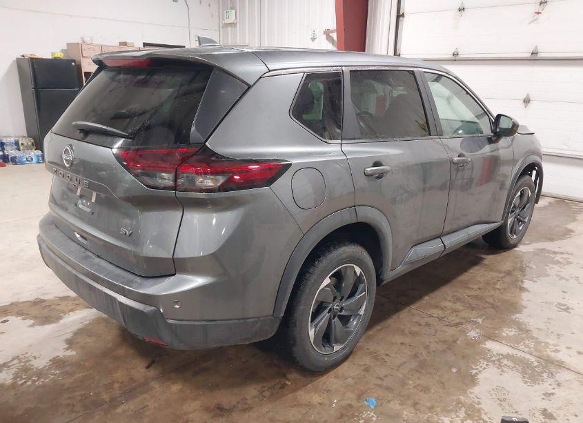 Photo 4 of 2024 Nissan Rogue SV FWD (VIN 5N1BT3BA4RC673002)