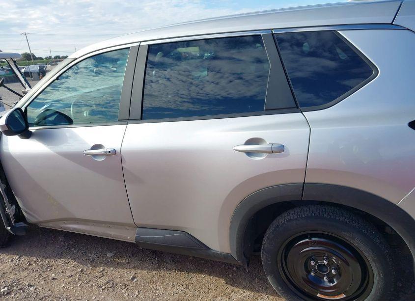 Photo 14 of 2024 Nissan Rogue SV FWD (VIN 5N1BT3BA4RC697185)