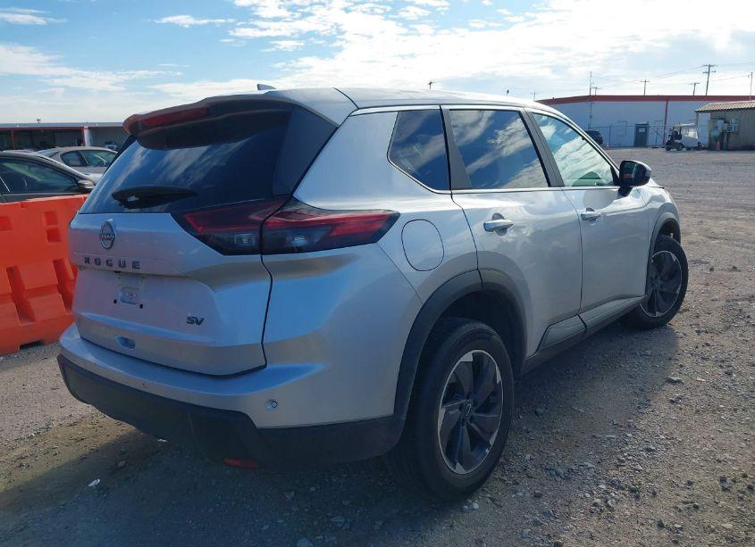 Photo 4 of 2024 Nissan Rogue SV FWD (VIN 5N1BT3BA4RC697185)