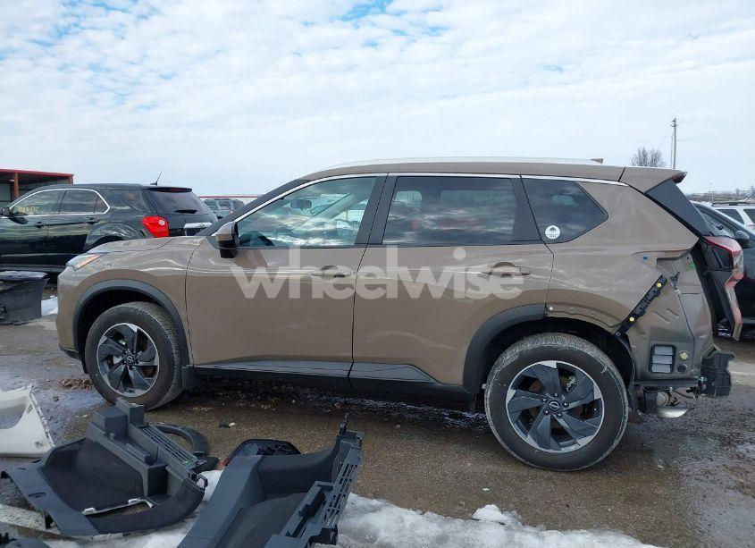 Photo 15 of 2024 Nissan Rogue SV FWD (VIN 5N1BT3BA4RC721033)