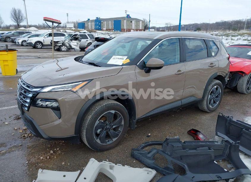 Photo 2 of 2024 Nissan Rogue SV FWD (VIN 5N1BT3BA4RC721033)