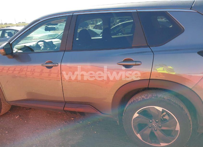 Photo 15 of 2024 Nissan Rogue SV FWD (VIN 5N1BT3BA5RC673834)