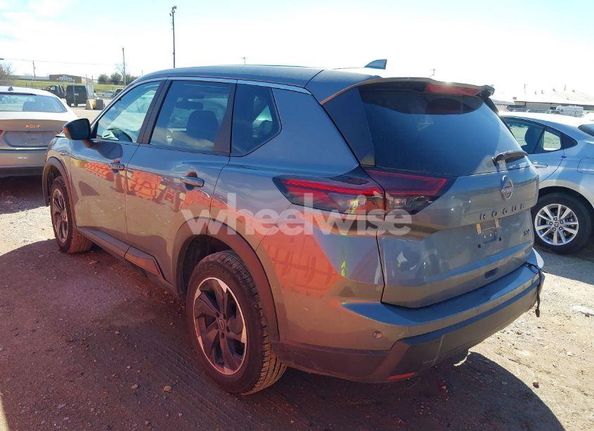 Photo 3 of 2024 Nissan Rogue SV FWD (VIN 5N1BT3BA5RC673834)
