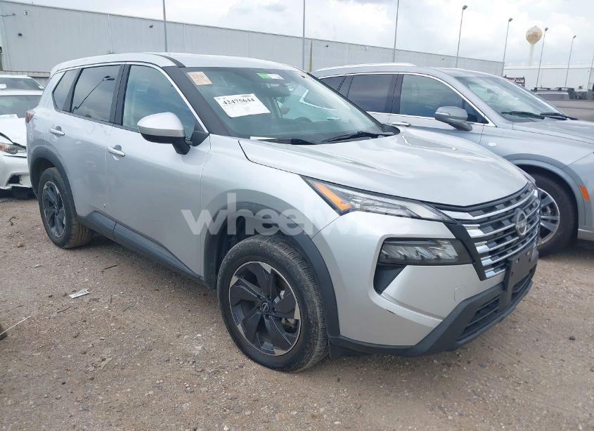 2024 Nissan Rogue SV FWD (VIN 5N1BT3BA5RC677172) main photo