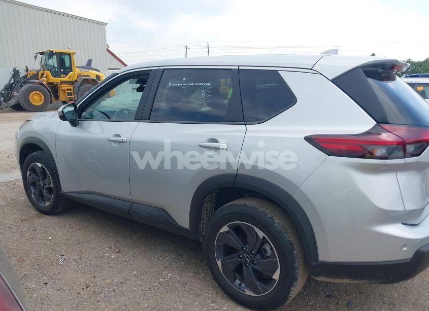 Photo 14 of 2024 Nissan Rogue SV FWD (VIN 5N1BT3BA5RC677172)