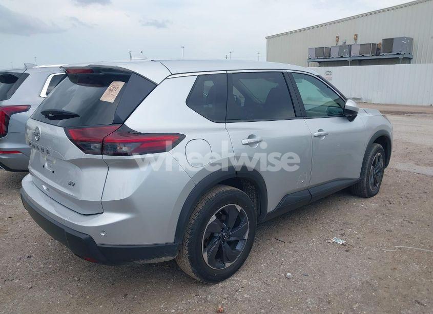 Photo 4 of 2024 Nissan Rogue SV FWD (VIN 5N1BT3BA5RC677172)