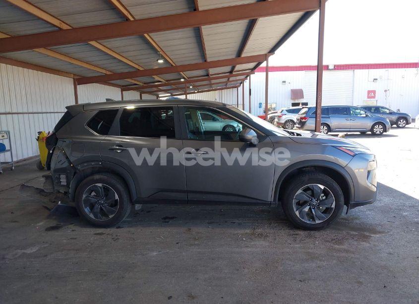 Photo 14 of 2024 Nissan Rogue SV FWD (VIN 5N1BT3BA5RC683943)