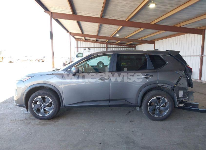 Photo 15 of 2024 Nissan Rogue SV FWD (VIN 5N1BT3BA5RC683943)