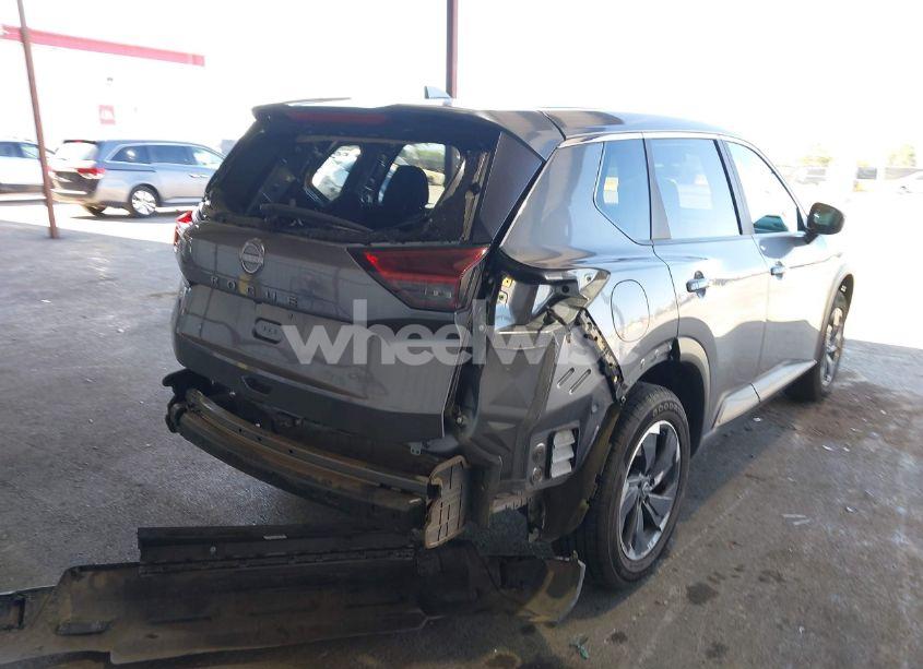 Photo 4 of 2024 Nissan Rogue SV FWD (VIN 5N1BT3BA5RC683943)