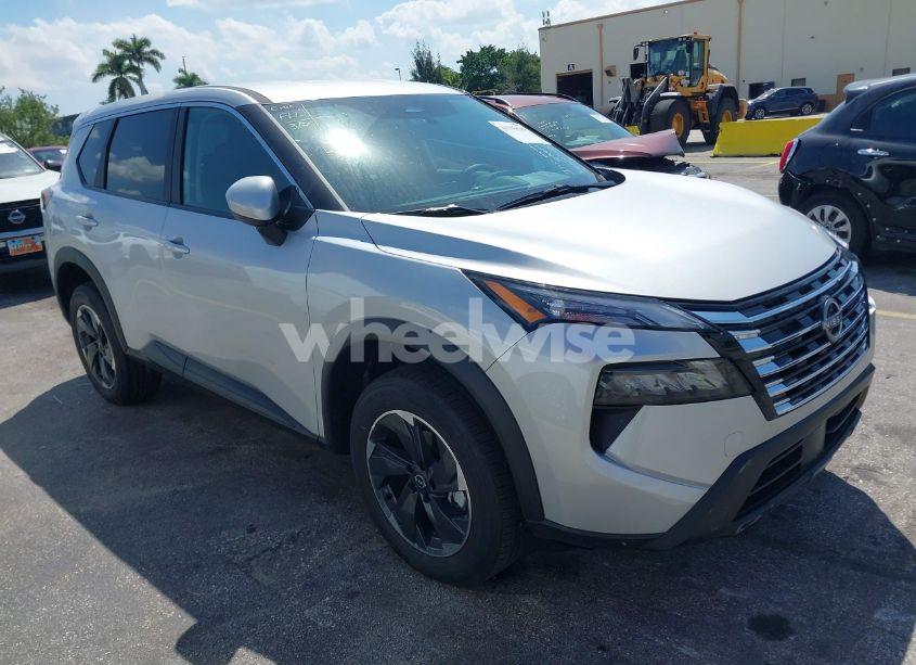 2025 Nissan Rogue SV FWD (VIN 5N1BT3BA6SC810916) main photo