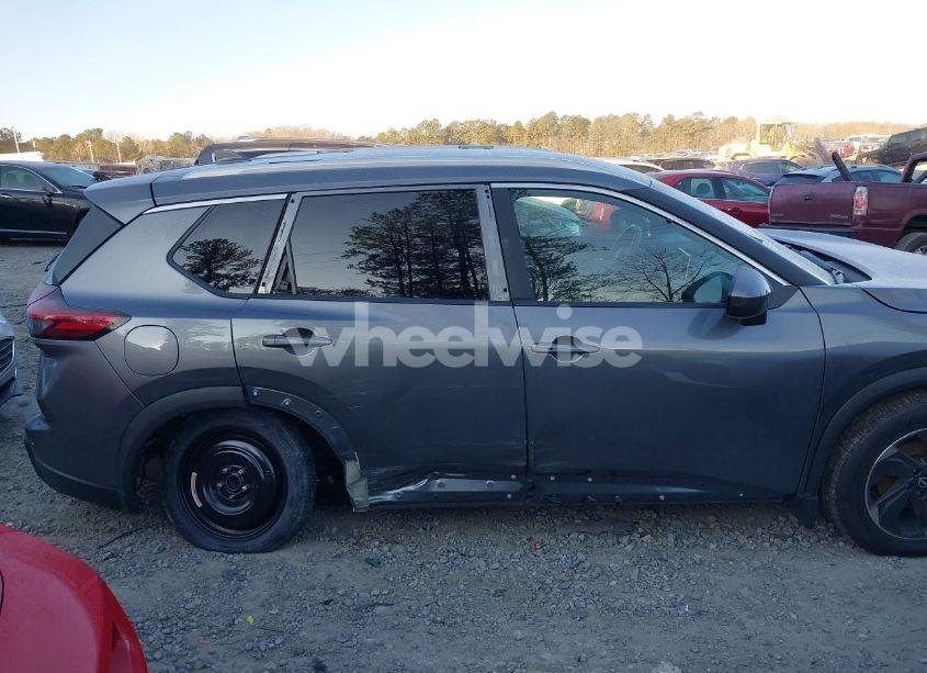 Photo 6 of 2024 Nissan Rogue SV FWD (VIN 5N1BT3BA7RC680543)