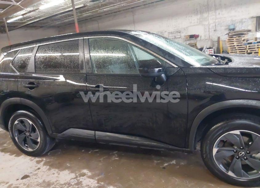 Photo 13 of 2024 Nissan Rogue SV FWD (VIN 5N1BT3BA7RC690148)